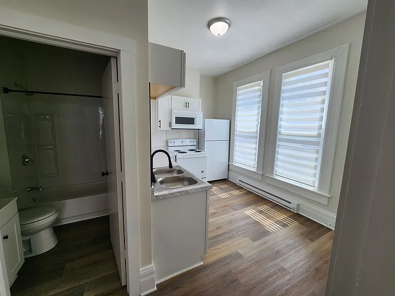 521 Forest Ave #521 — Photo 5