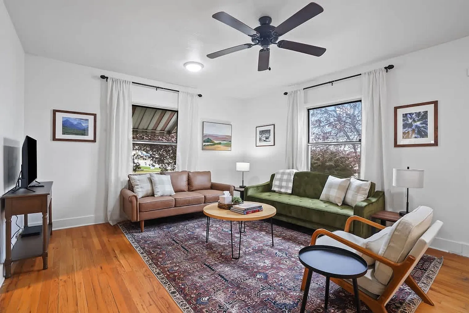 2 bed, 1.0 bath, 990 sqft, $3,843 — Photo 1