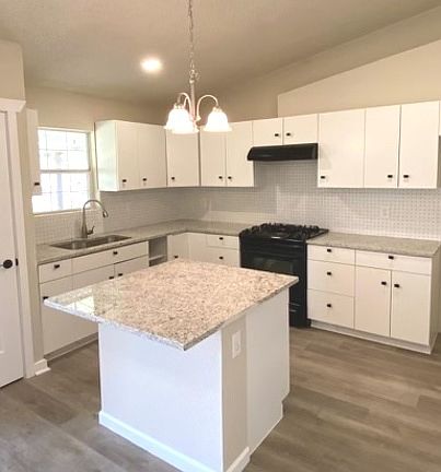 2nd image of 5830 Royal Haven