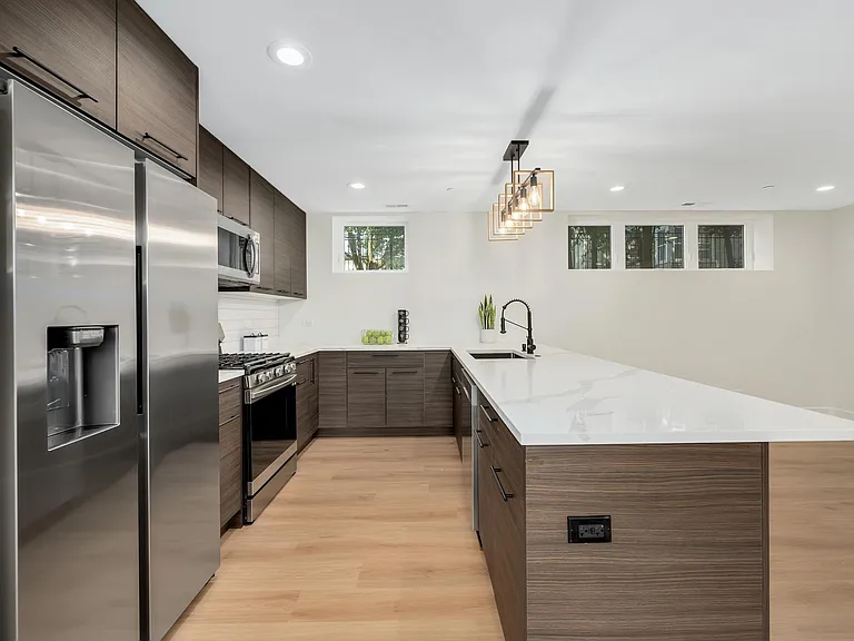 1111 Erie St #4 — Photo 3