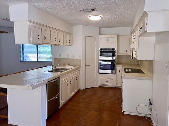 4th image of 1515 Lake Bank Ct