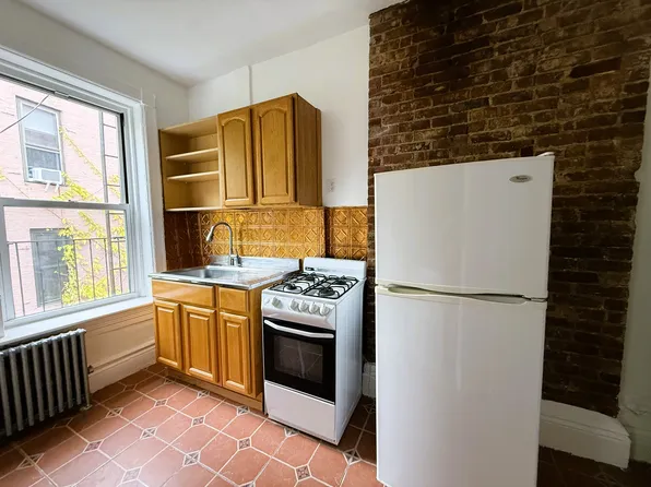 109 5th Avenue image 3 of 8