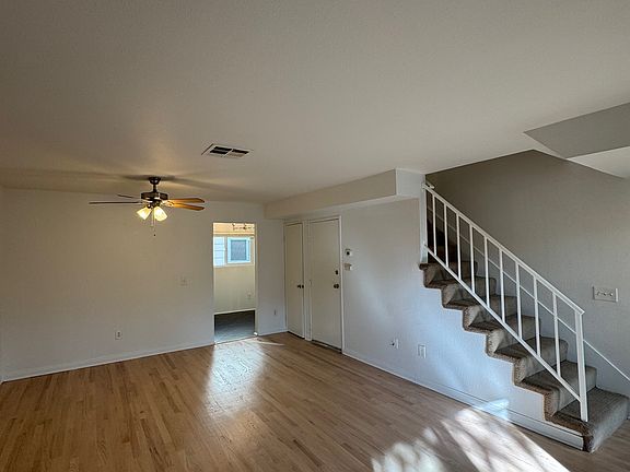4th image of 5439 Whitsett Ave #7
