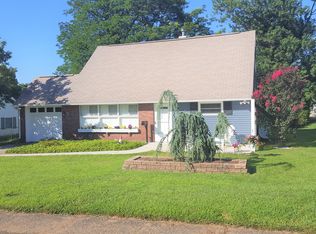 45 Conifer Rd, Levittown, PA 19057