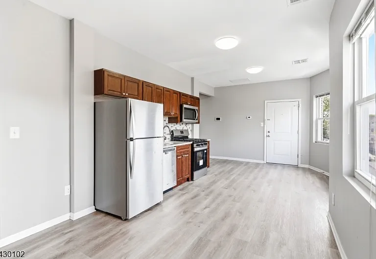 456 Avon Ave #33L — Photo 2