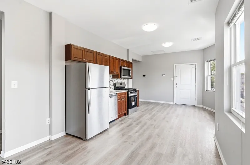 Building Photo - 456 Avon Ave #33L