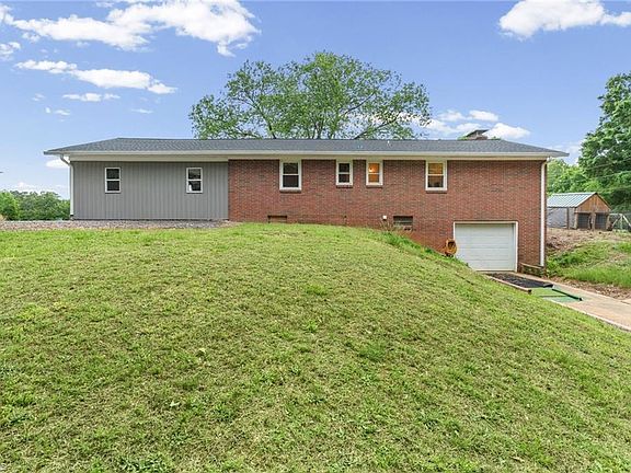 5th image of 111 Pool Dr