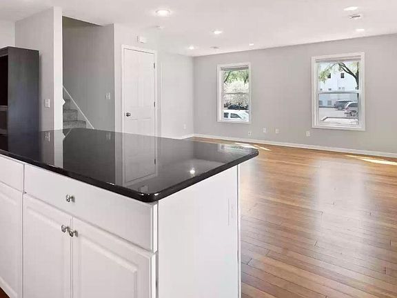 3rd image of 3150 Lyndale Ave S #2