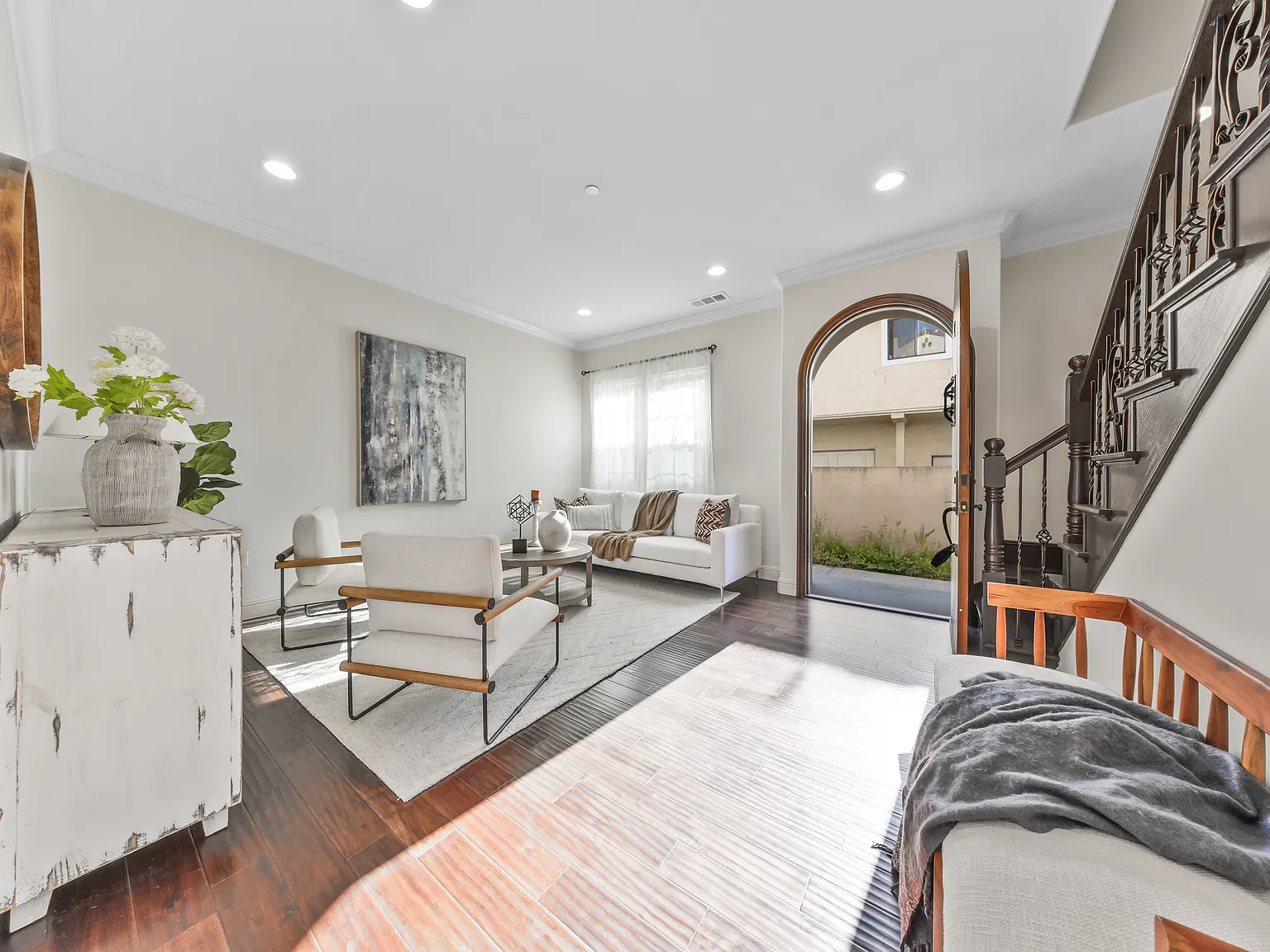 3 bed, 2.5 bath, 1568 sqft, $4,200 — Photo 4
