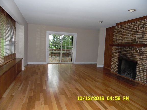 3rd image of 1037 Donna Ln