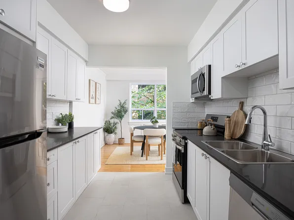 1637 Bathurst Street