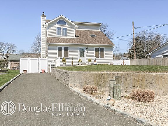 2nd image of 9 Lombardy Dr