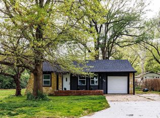 2219 SW Morningside Rd, Topeka, KS 66614