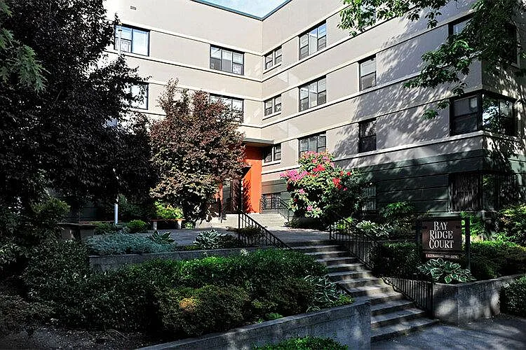 804 James St — Photo 1