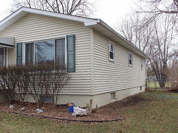 2nd image of 807 Sibley St