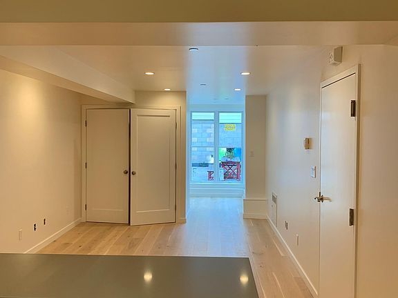 3rd image of 3127 Octavia St #B