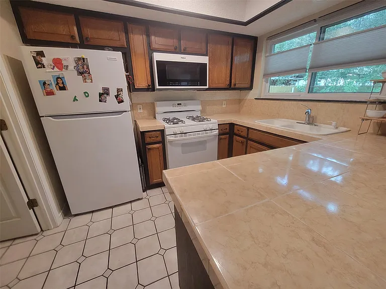 1714 Goodson Ln — Photo 3
