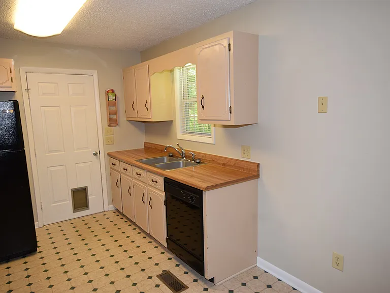 16605 Janet Dr — Photo 6