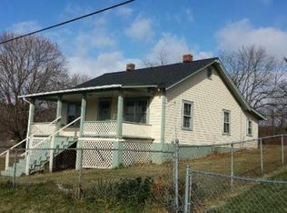 228 11th St NW, Pulaski, VA 24301