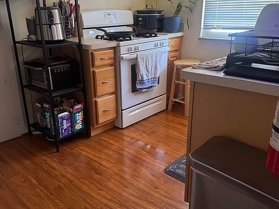 2nd image of 682 Allwood Rd #2