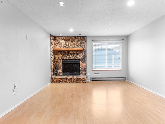 5th image of 2330 SE Brookwood Ave APT 206