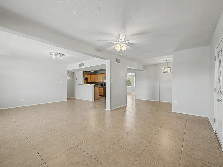 2514 E Campbell Ave — Photo 10