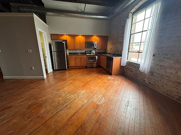2nd image of 315 Lynn St #205