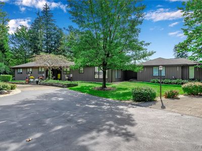 1090 N Davis Rd, East Aurora, NY, 14059