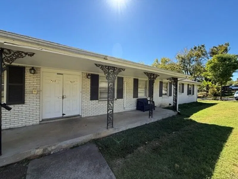 1 bed, 1.0 bath, 700 sqft, $1,395 — Photo 2