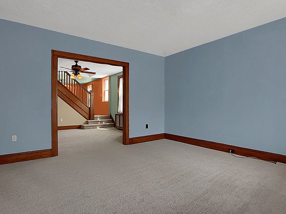 4th image of 39 E Jefferson St