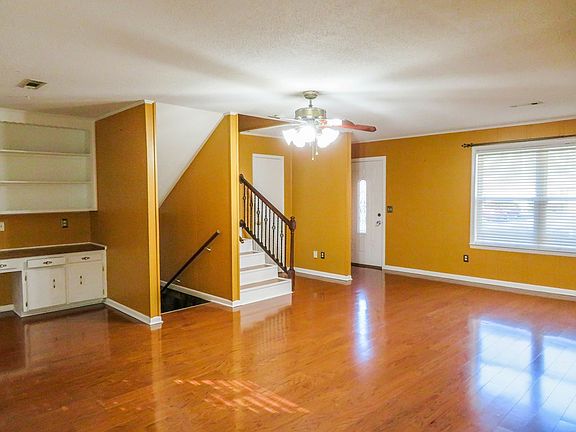 3rd image of 2704 Heritage Dr