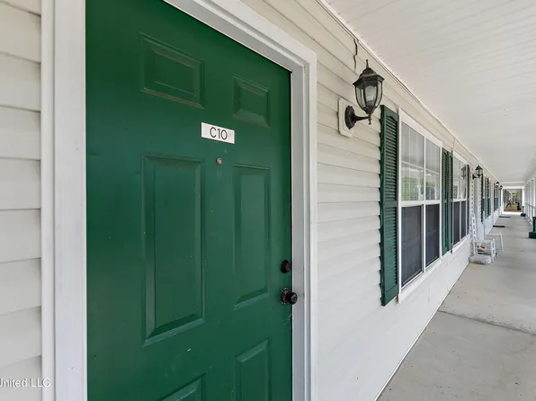 5080 Gautier Vancleave Rd APT C10, Gautier, MS 39553