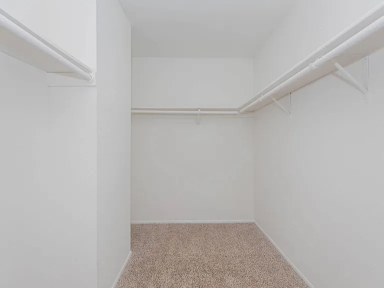 Waterford Grove Apartments — Photo 7