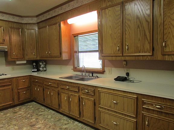 5th image of 1117 Corinne St