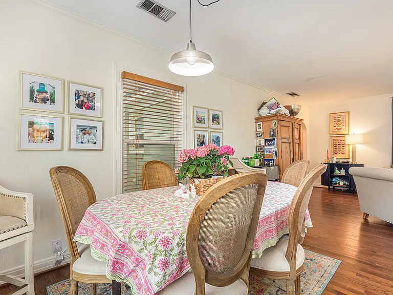 4220 Lovers Ln — Photo 7