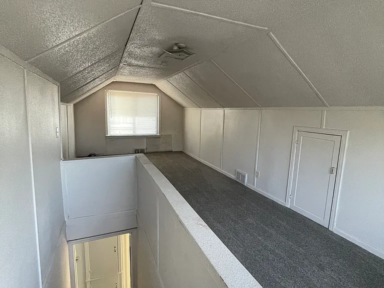 20807 Reimanville Ave — Photo 8