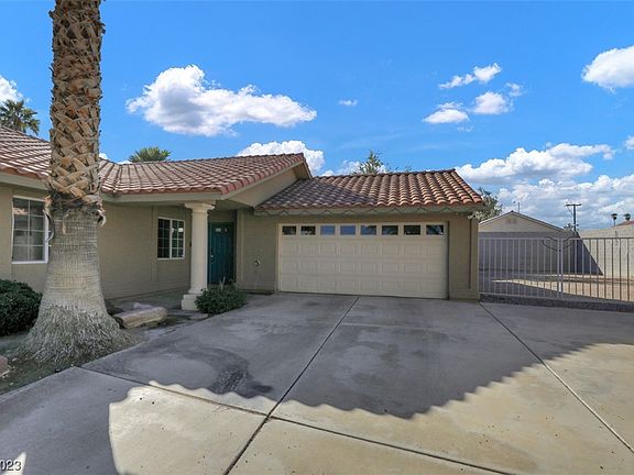3rd image of 804 Antonio Dr