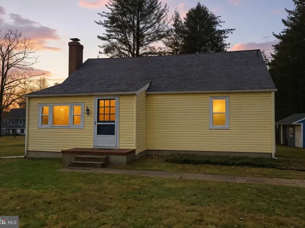 131 Crusher Rd, Hopewell, NJ 08525