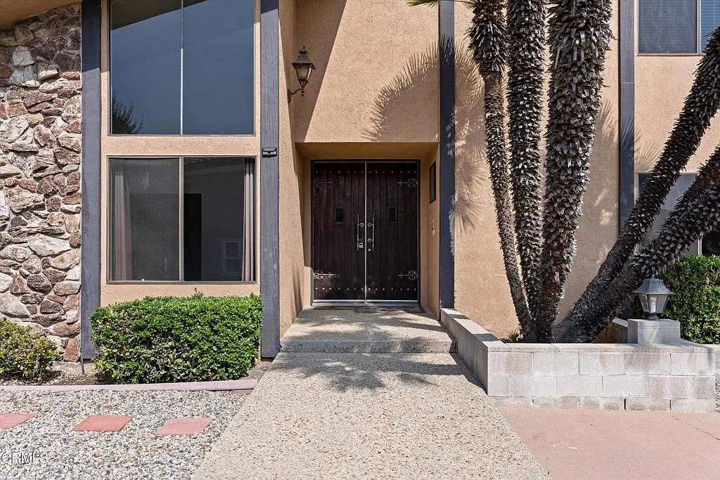 4 bed, 3.0 bath, 2433 sqft, $4,850 — Photo 3
