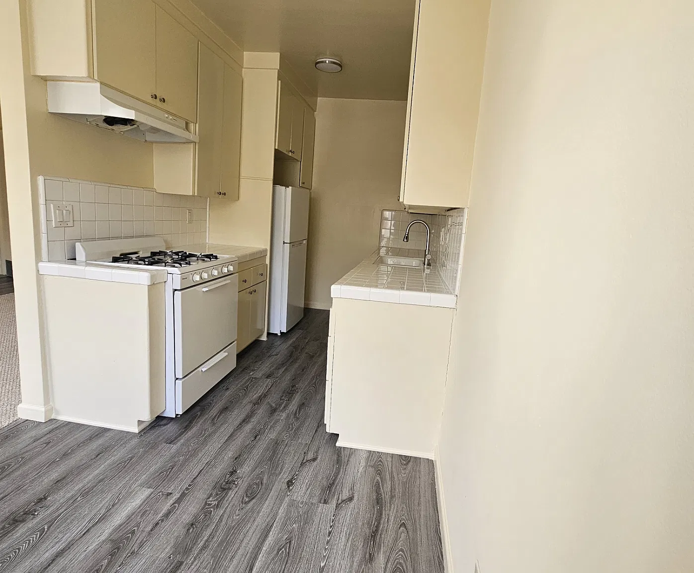 2 bed, 800 sqft, $2,200 — Photo 1
