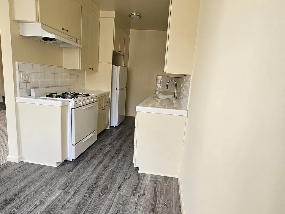 5711 La Mirada Ave #8