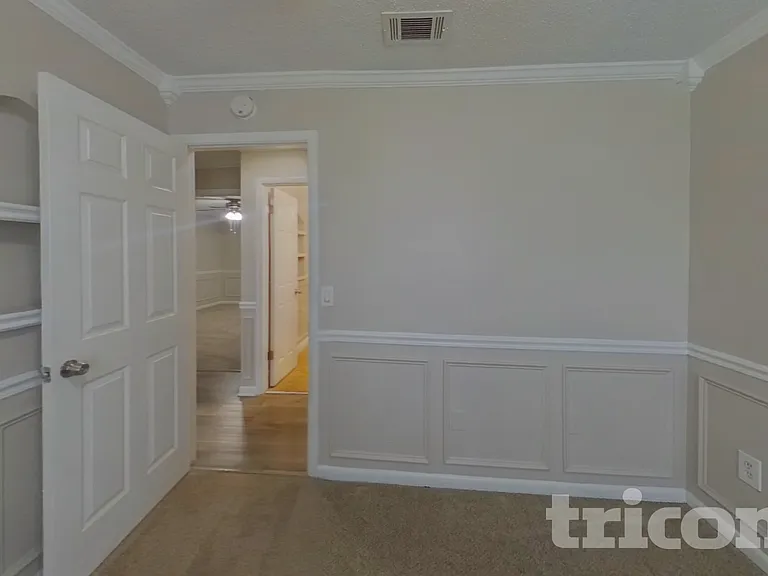 4324 Queensway Dr — Photo 10