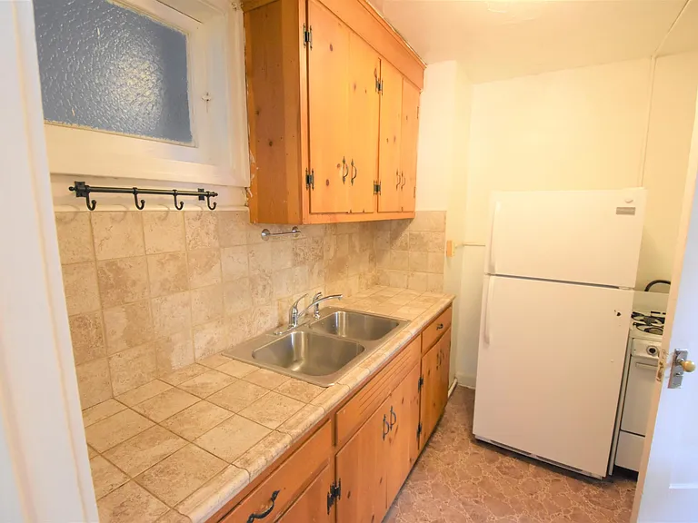 1145 Pennsylvania Ave #4 — Photo 8