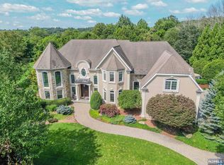 26 Mettowee Farms Ct, Upper Saddle River, NJ 07458