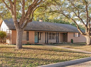 2100 Stanton St, Brady, TX 76825