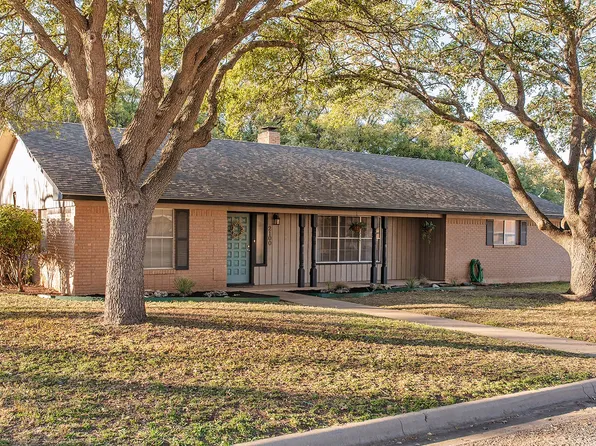 2100 Stanton St, Brady, TX 76825