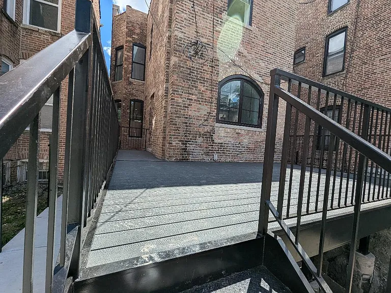 2150 W Monroe St — Photo 102