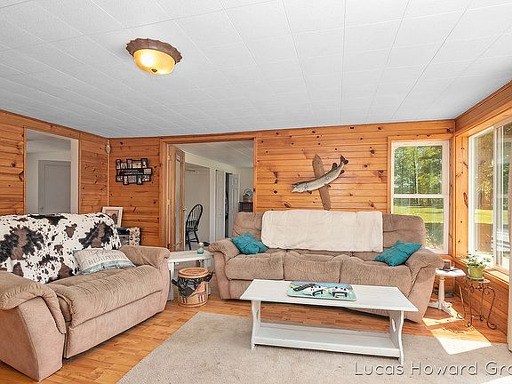 5th image of 10727 Riverview Dr