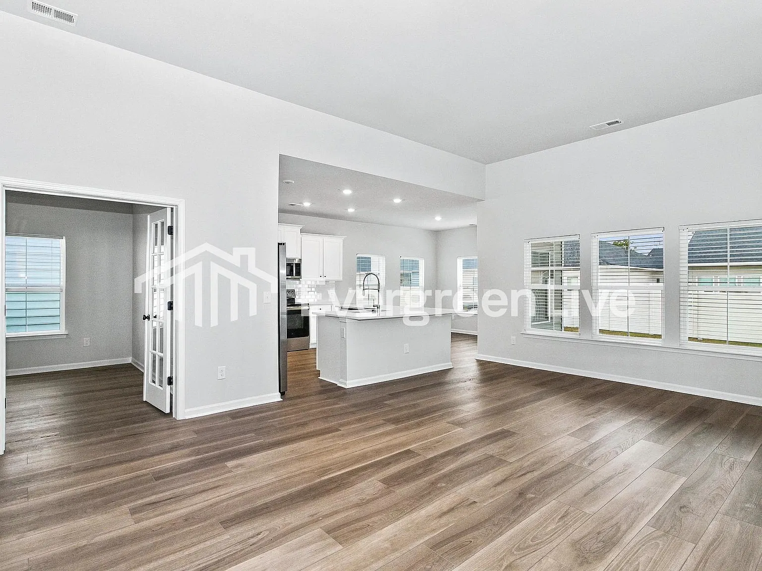 3 bed, 2.0 bath, 1748 sqft, $1,995 — Photo 3