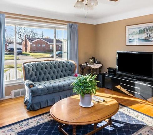 5th image of 29174 Minton St